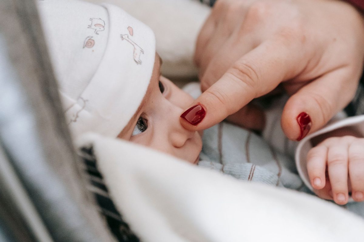 Cómo ayudar a tu bebé a sacar los mocos: lavados nasales, posturas y lo que no funciona, patología de bebés y niños pequeños que tratamos en la clínica