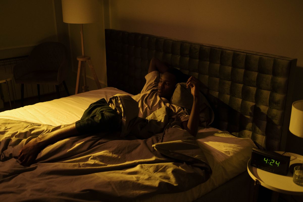 Cómo dormir con dolor cervical: postura y almohada según cómo duermas, patología de cuello y cervicales que tratamos en la clínica