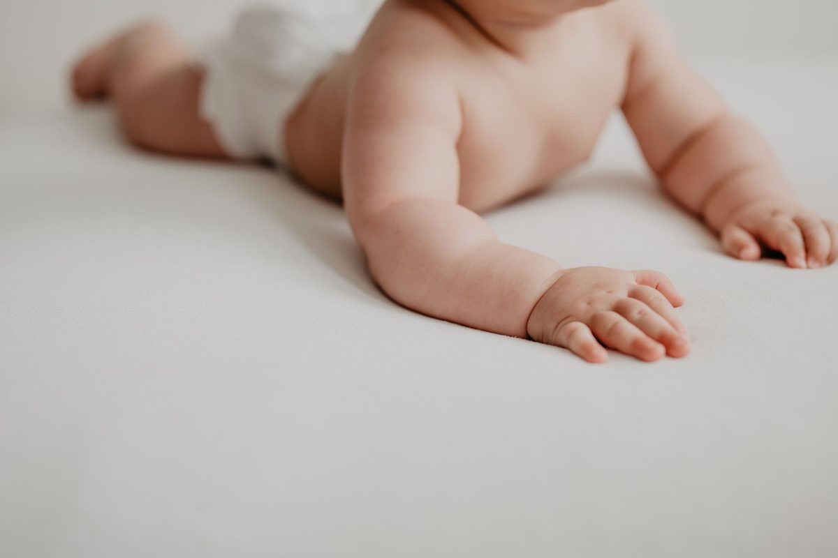 Hipotonía en bebés: qué es el tono bajo, qué causas tiene y qué puede hacer la fisioterapia, patología de bebés y niños pequeños que tratamos en la clínica