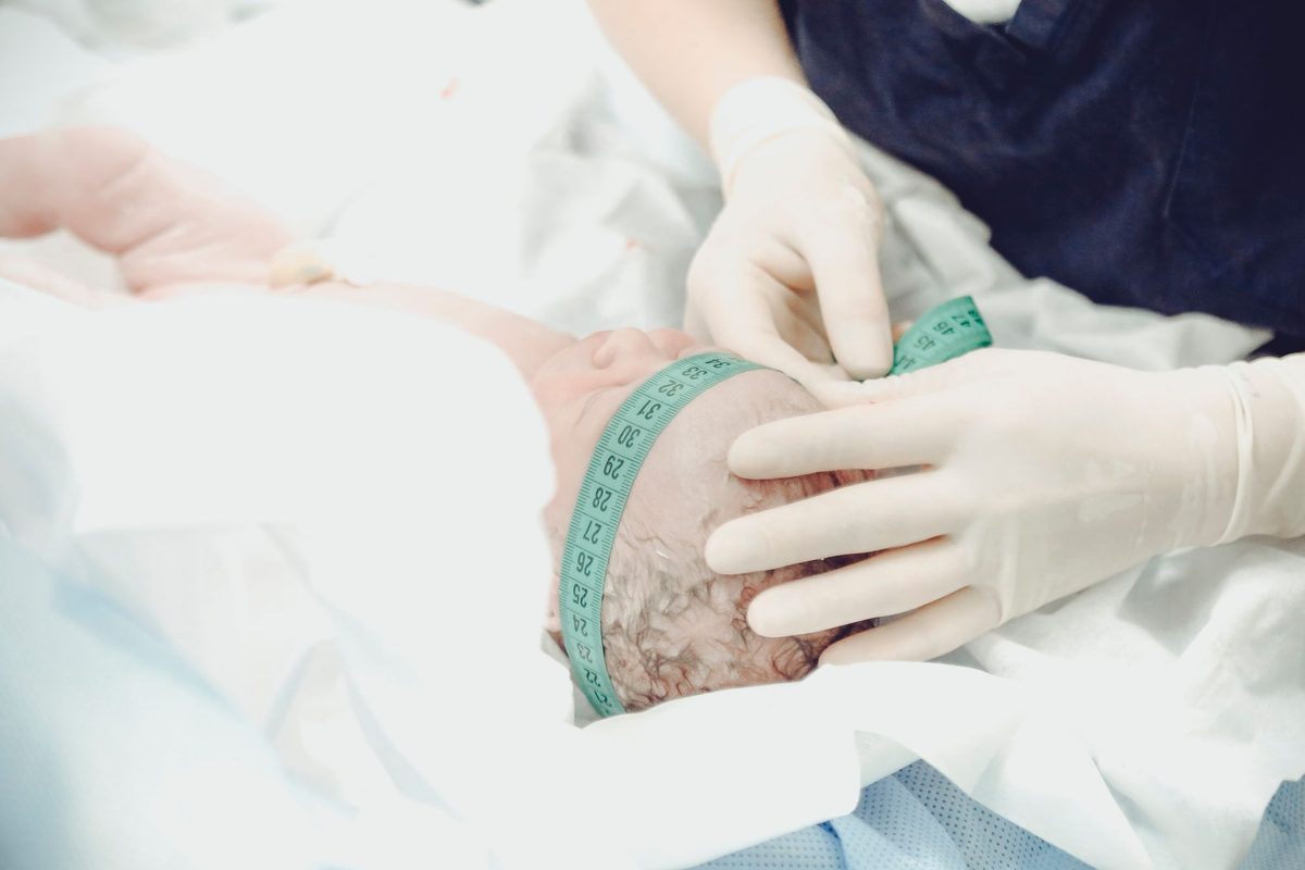 Plagiocefalia y braquicefalia: la cabeza plana del bebé, qué hay detrás y cuándo actuar, patología de bebés y niños pequeños que tratamos en la clínica