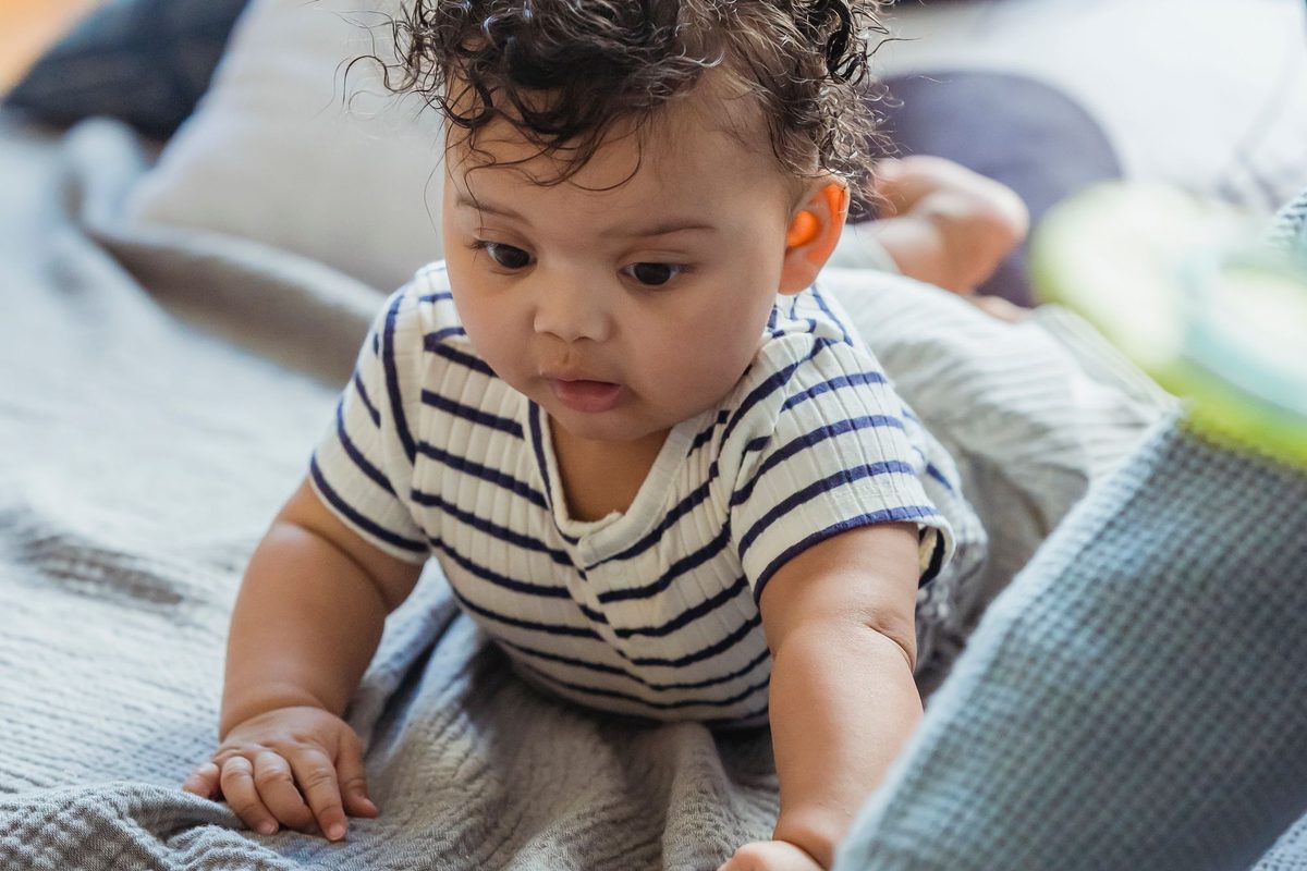 Tortícolis muscular congénita en bebés: cómo se detecta, por qué importa empezar pronto y cómo se trata, patología de bebés y niños pequeños que tratamos en la clínica