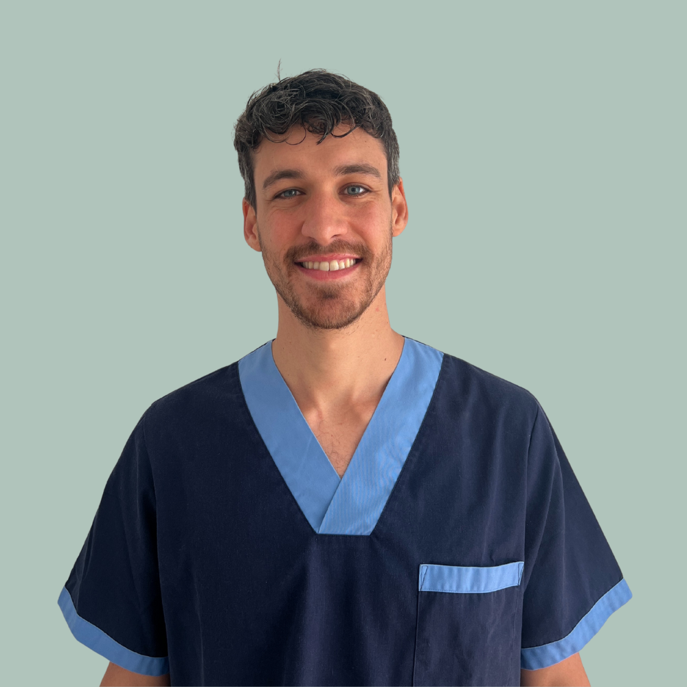 Andrea Tiravia, Fisioterapeuta